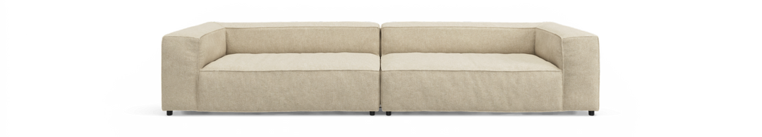 Beige modulsofa i to-sæders med lave, kvadratiske armlæn – frontvisning, frilagt.