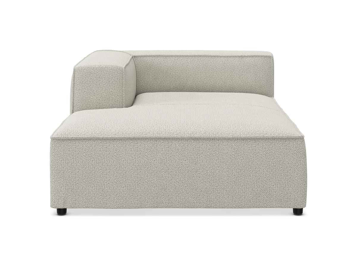 Lys beige modulsofa/chaise med venstrevendt armlæn, frilagt på transparent baggrund, frontvisning.