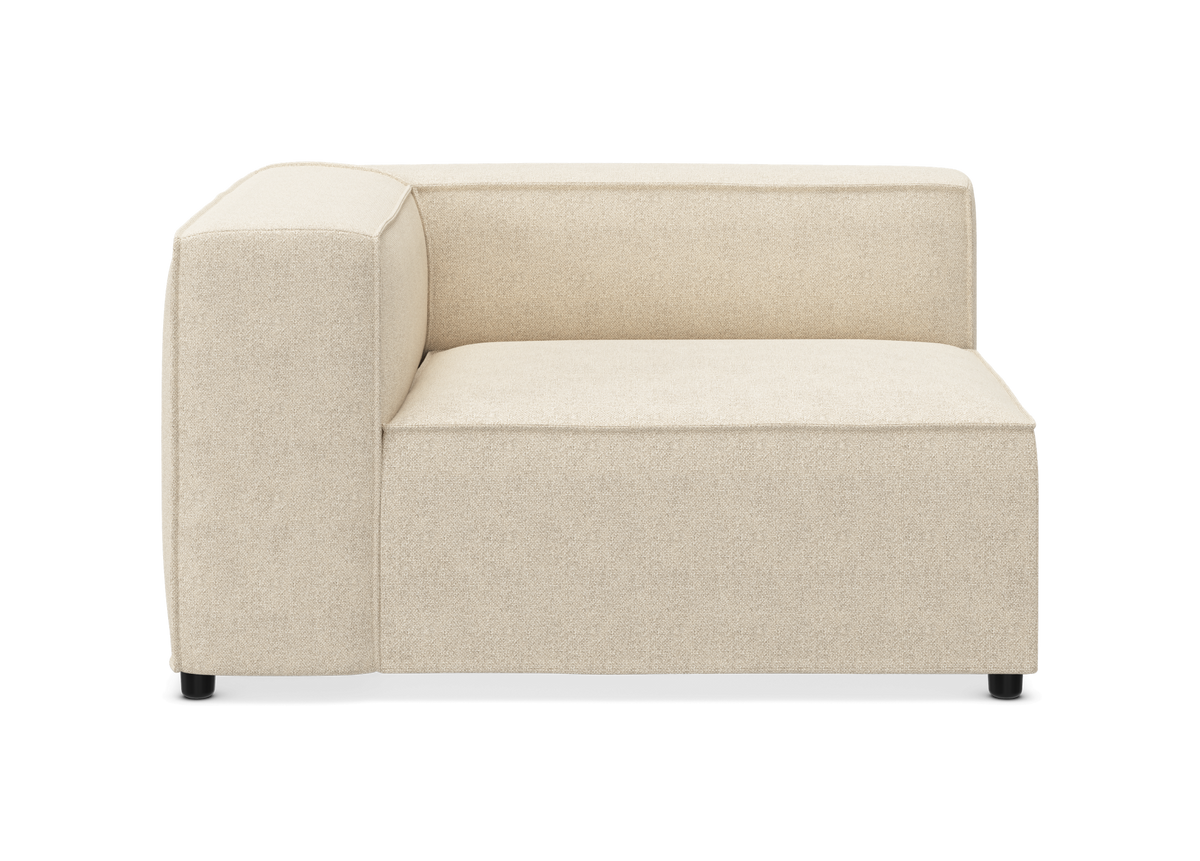 Beige modulsofa, hjørnemodul med venstre armlæn, set forfra på hvid baggrund.