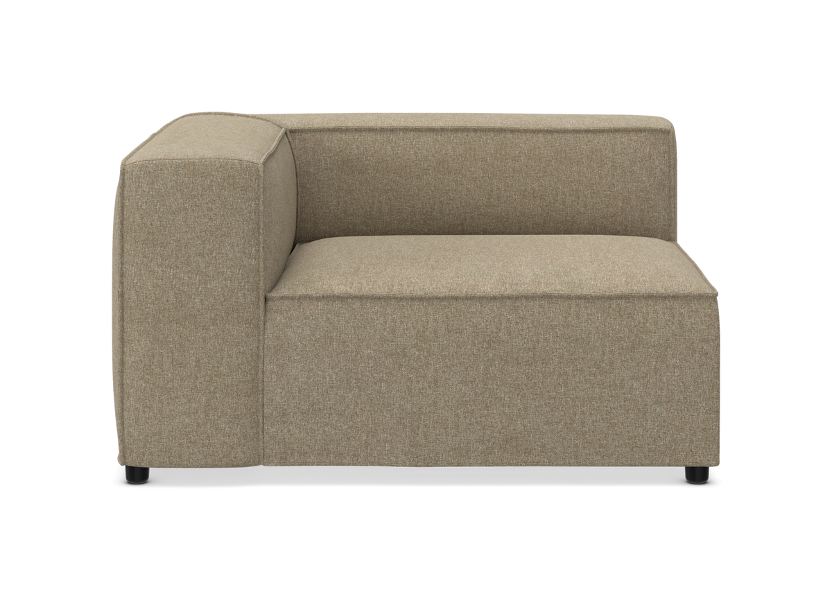 Beige modulsofa, hjørnemodul i stof, frilagt på transparent baggrund.