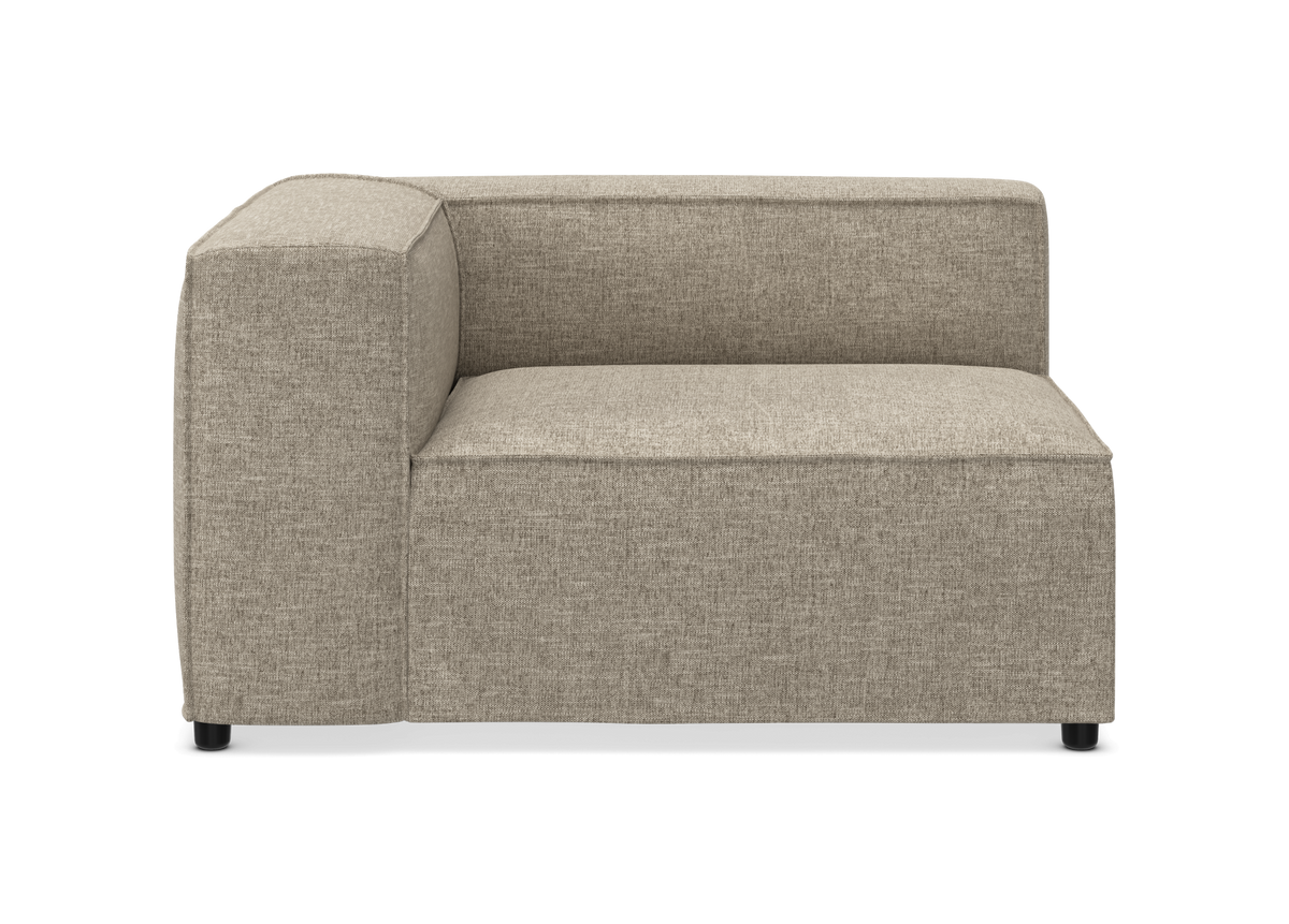 Beige modulsofa med venstre armlæn på hvid baggrund.