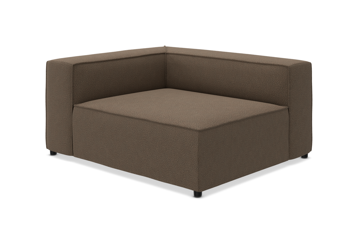 Brun modulsofa, hjørnemodul med lav ryg i stof, frilagt produktbillede.