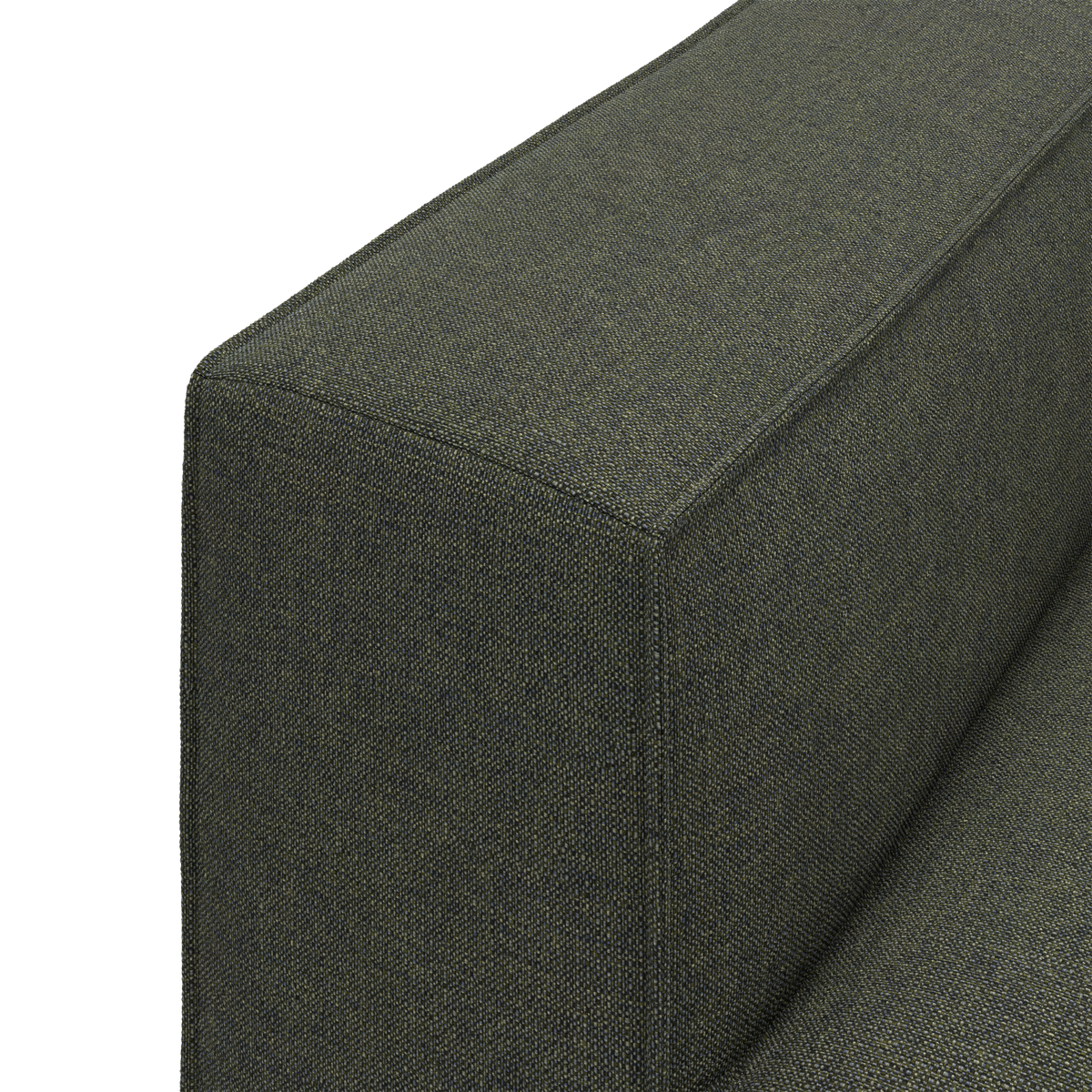 Nærbillede af grøn stofsofa-arm med skarpe, moderne linjer.