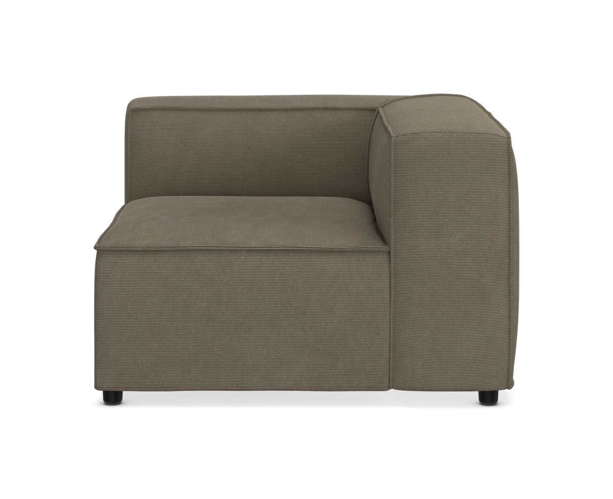 Modulsofa hjørnemodul i beige stof med lav ryg og rundet armlæn, frilagt på hvid baggrund.