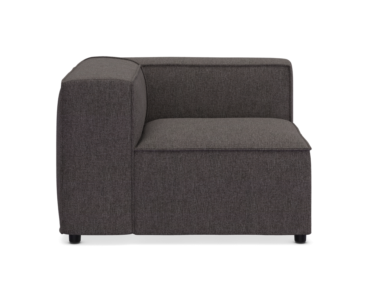 Mørkegrå modulsofa i hjørnemodul, set forfra, fritlagt.