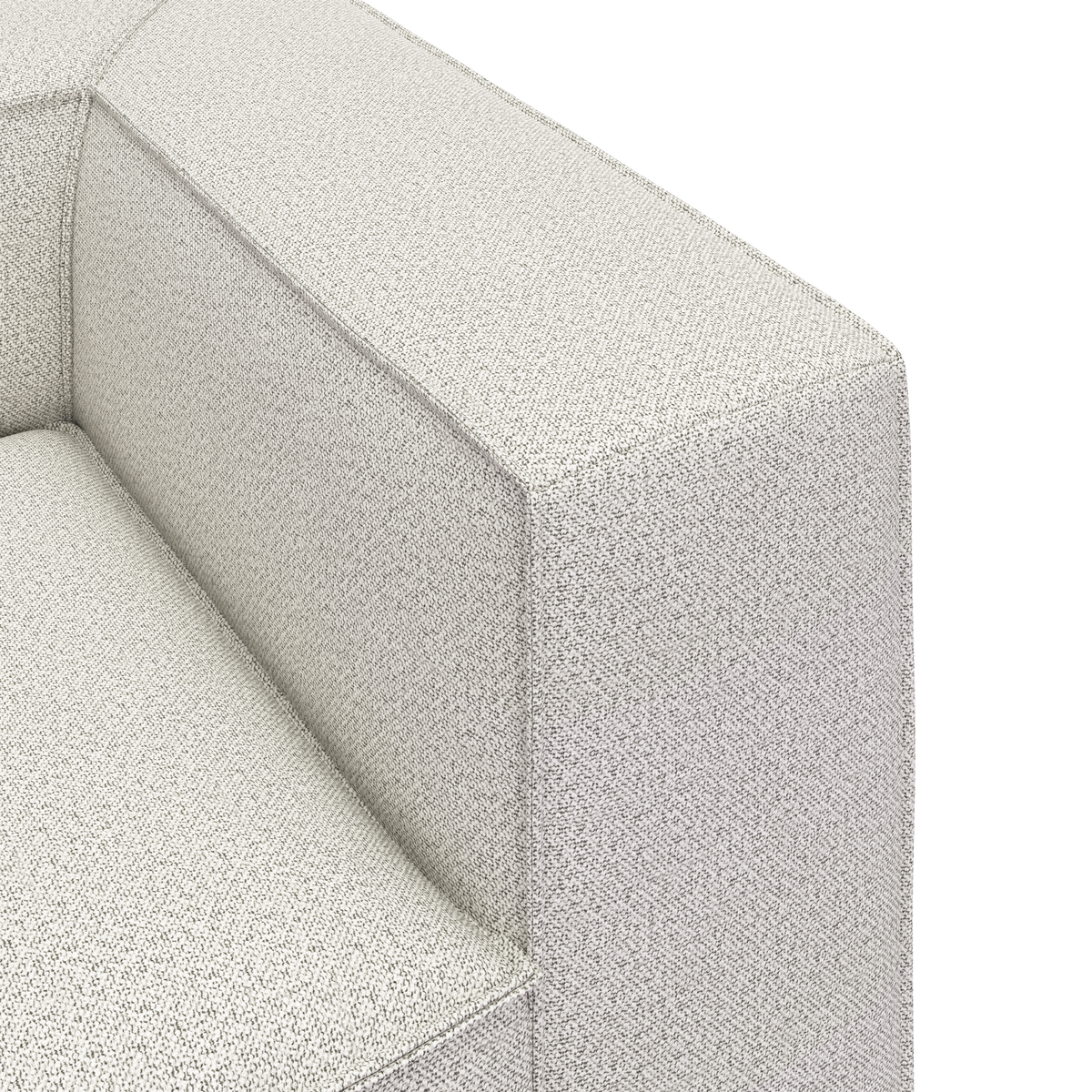 Nærbillede af en lys beige stofsofa med bred armlæn og sæde i struktureret tekstil.
