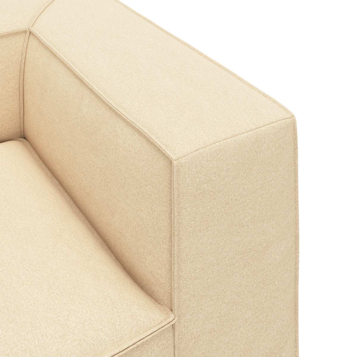 Nærbillede af beige stofsofa med bokset armlæn og sæde i minimalistisk design.