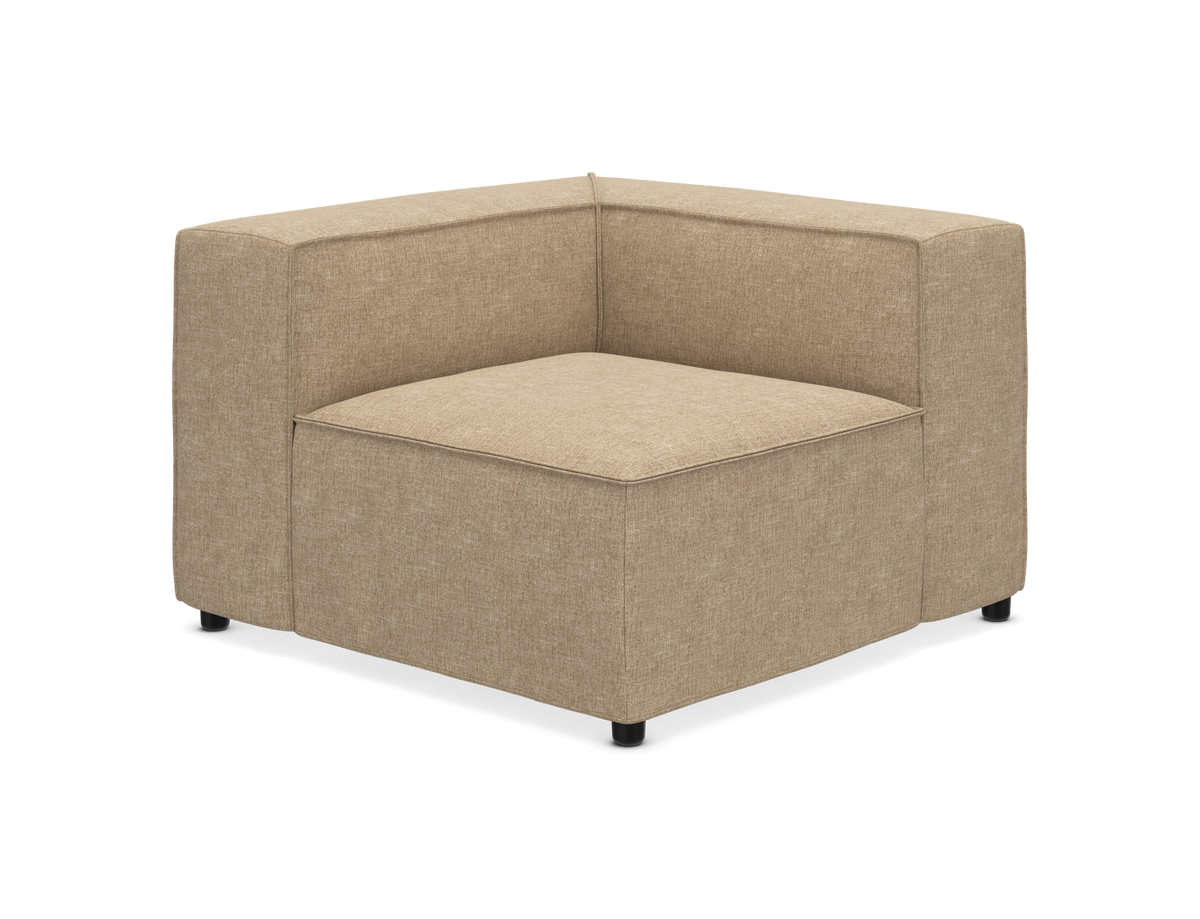 Beige hjørnemodul i stof på hvid baggrund.