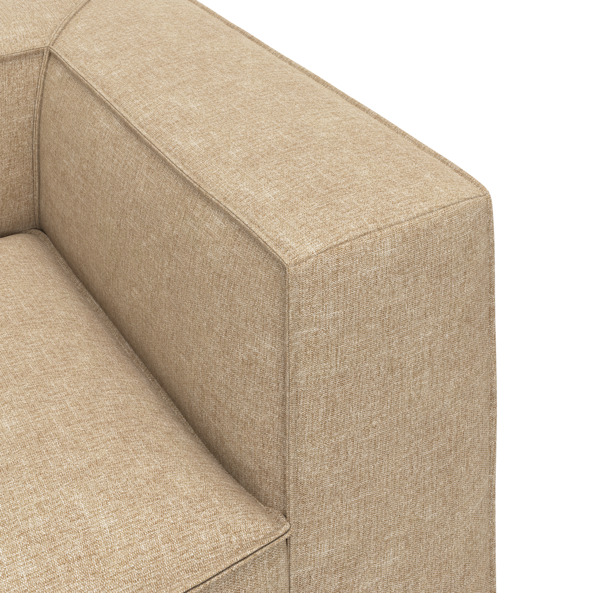 Nærbillede af hjørnet på en beige stofsofa med bokset armlæn og sædehynde.
