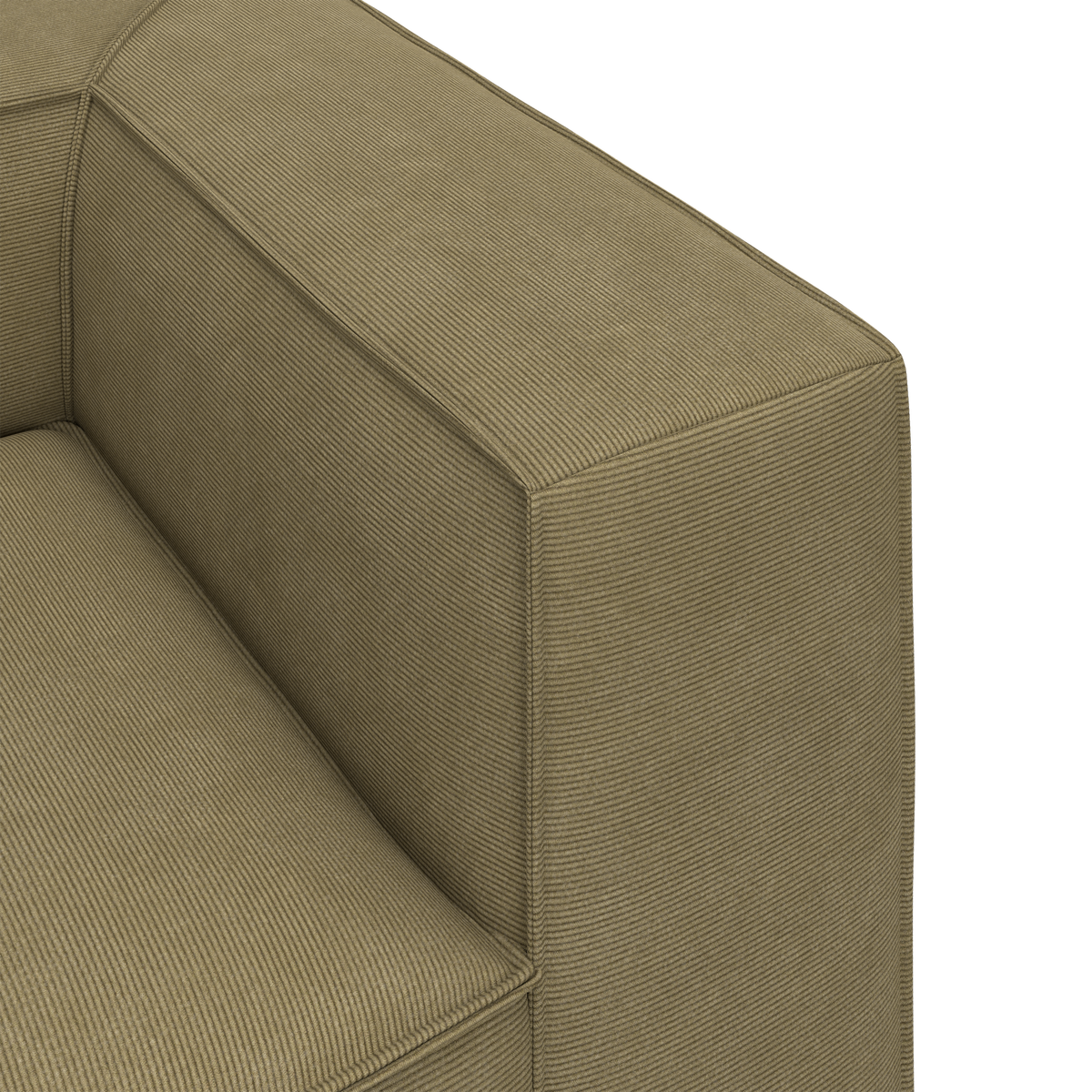Nærbillede af olivengrøn sofa-arm i rillet tekstil med rene, moderne linjer.