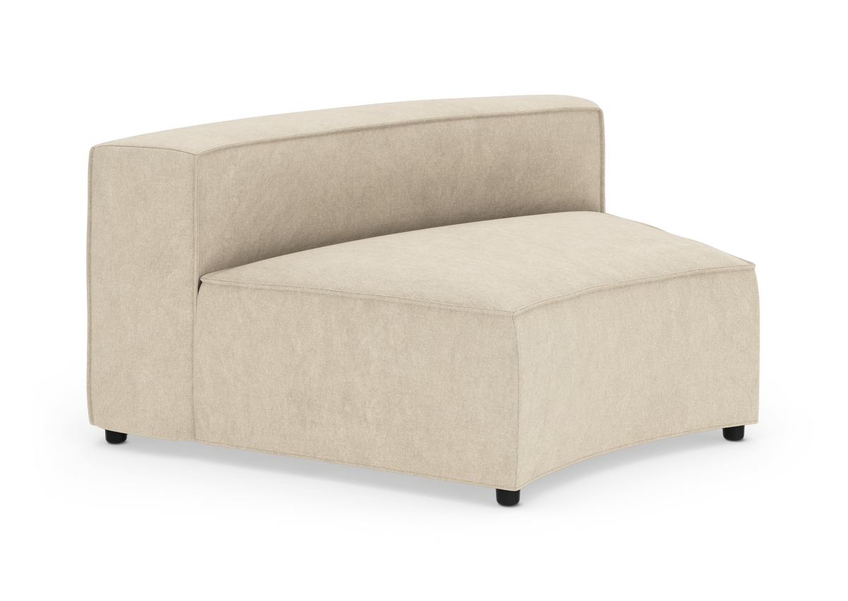 Beige modulsofa-del, buet hjørnesektion, fritstående på hvid baggrund.