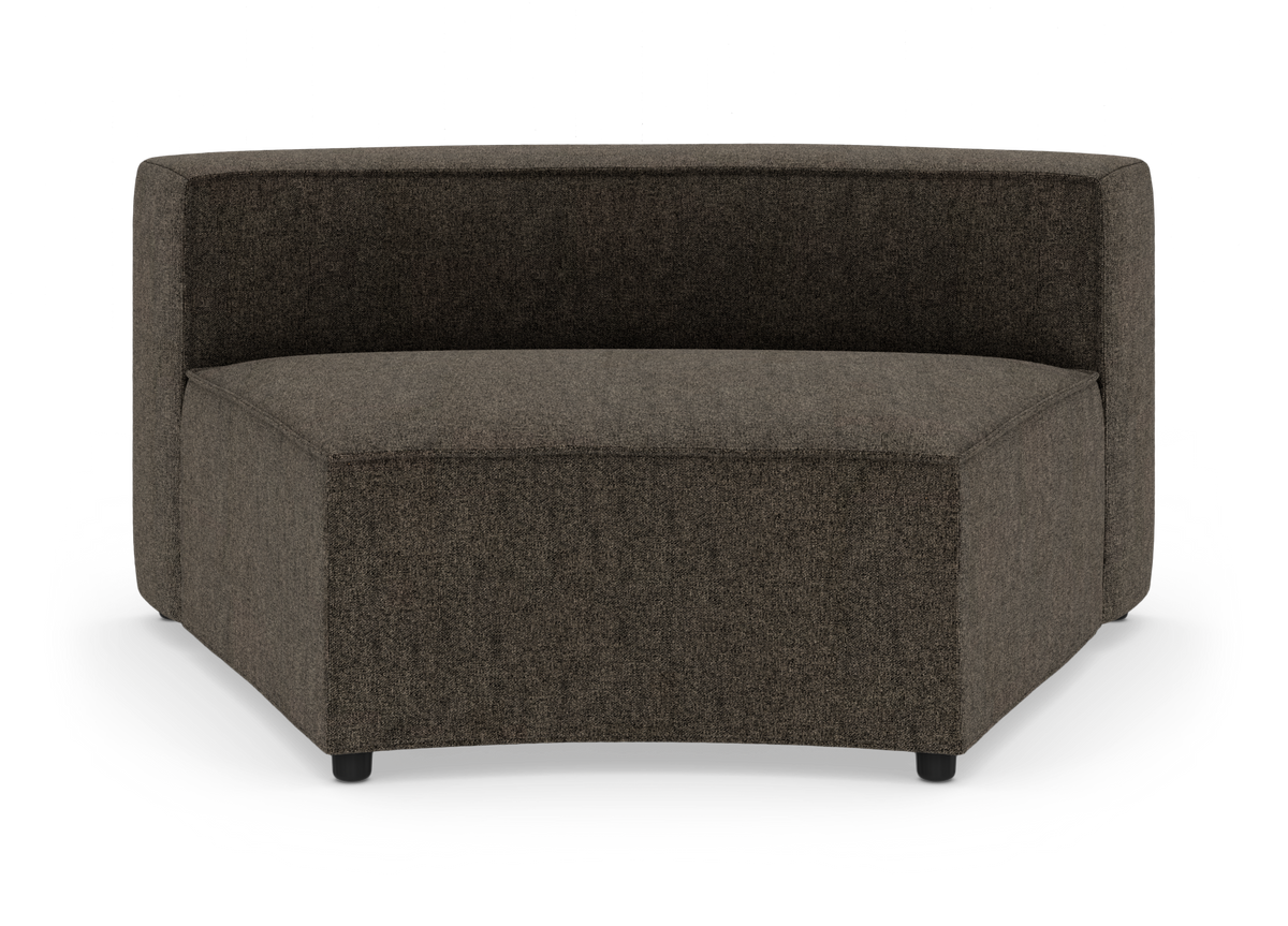Modulsofa, mørkebrun hjørnemodul i stof på hvid studiebaggrund.