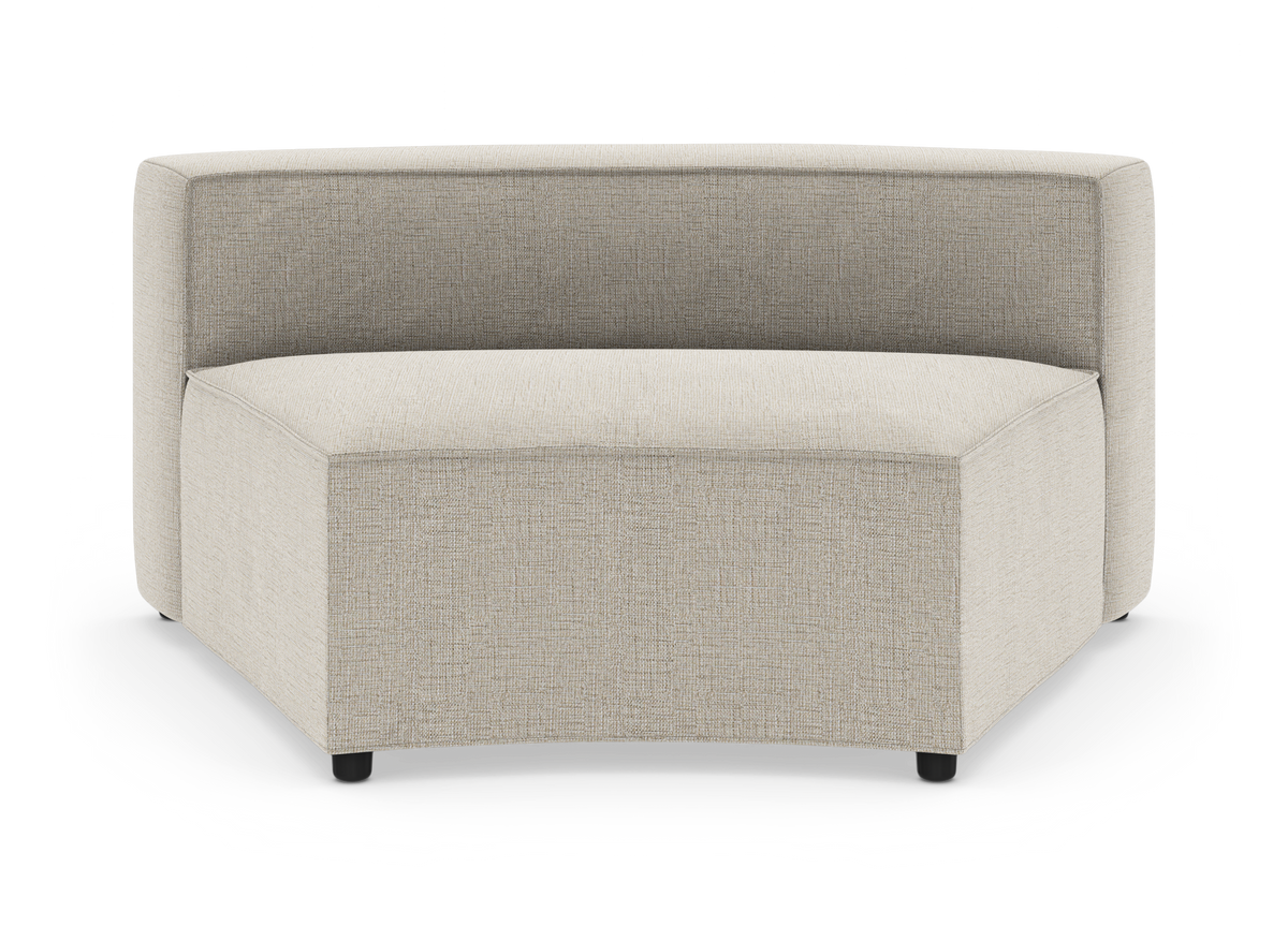 Beige modulær hjørnesektion af sofa med lav ryg på hvid baggrund.
