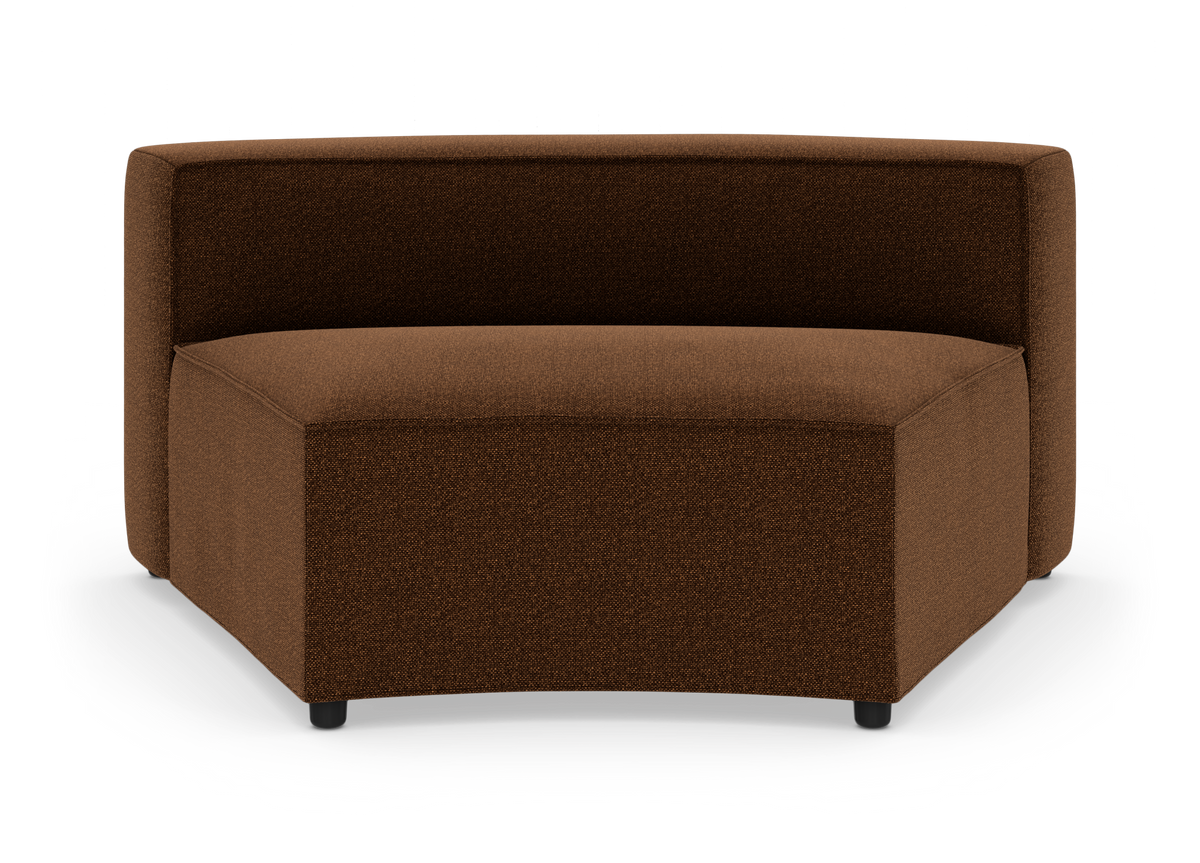 Brun modulær hjørnesofa i stof, frilagt produktbillede forfra.