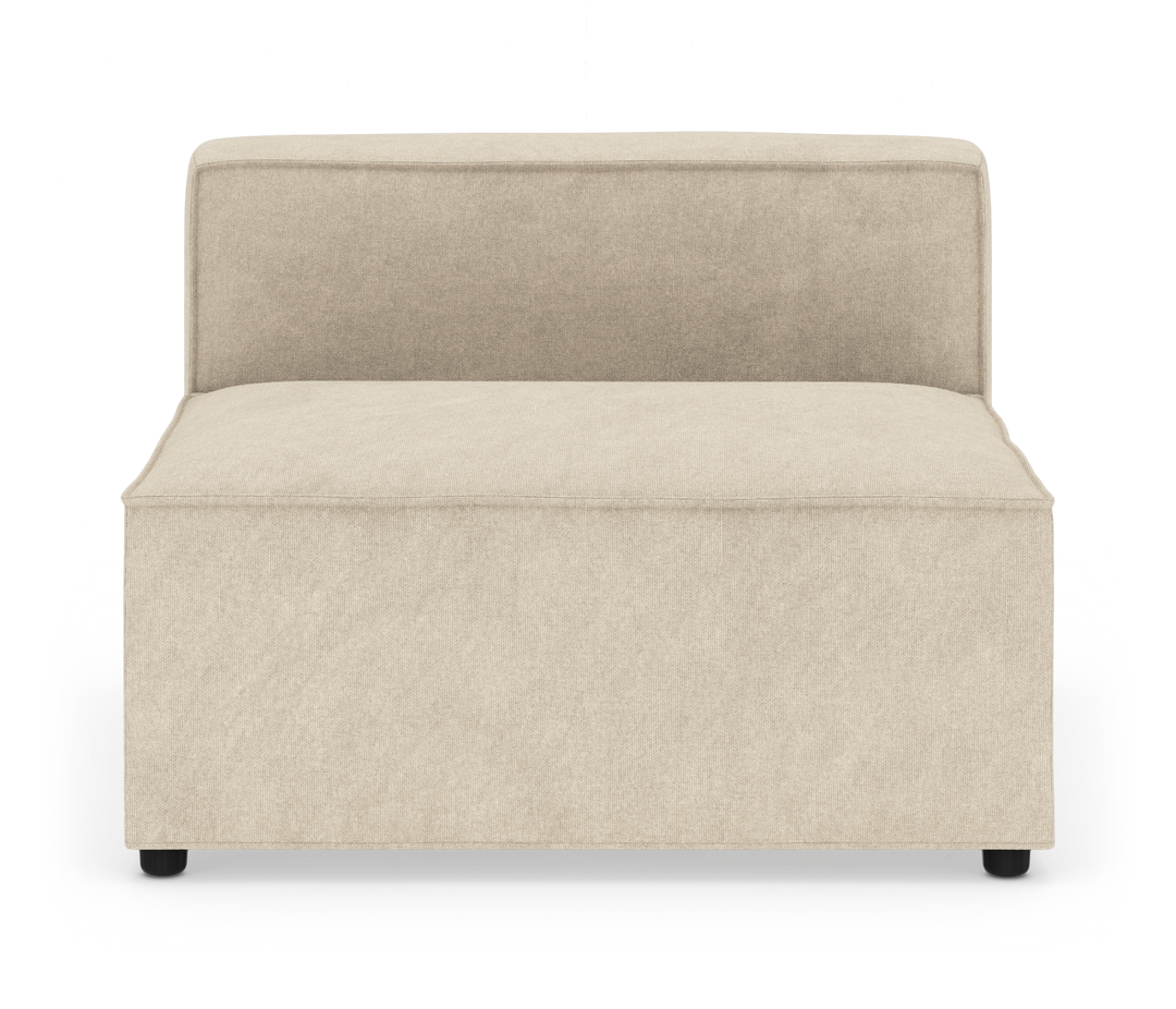 Beige modulsofa med lavt ryglæn, set forfra mod hvid baggrund.