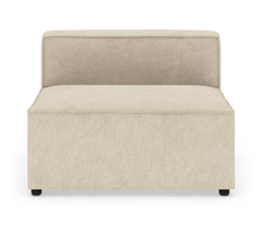 Beige modulsofa med lavt ryglæn, set forfra mod hvid baggrund.