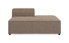 Modulær chaiselong i beige stof, frontview isoleret på hvid baggrund.