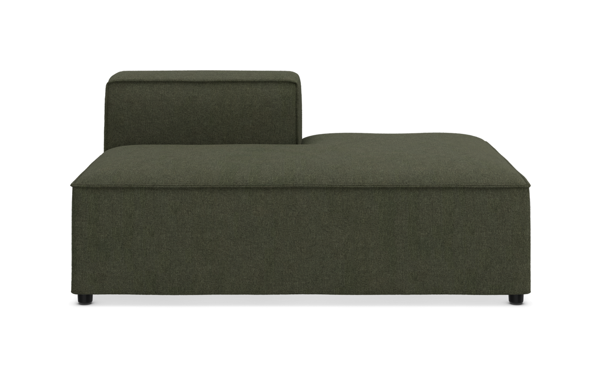 Mørkegrøn modulsofa, chaise-sektion med lav ryg i venstre side, frilagt på hvid baggrund.