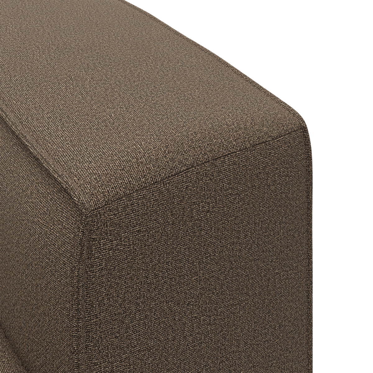 Nærbillede af brun stofbetrukket sofa-/puffmodul, vist i studie med fokus på et hjørne.