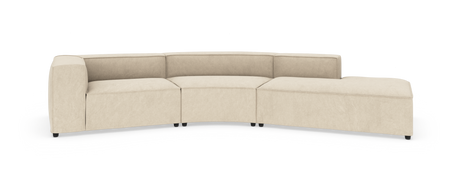 Beige modulsofa i stof med let buet form, fotograferet forfra mod hvid baggrund.