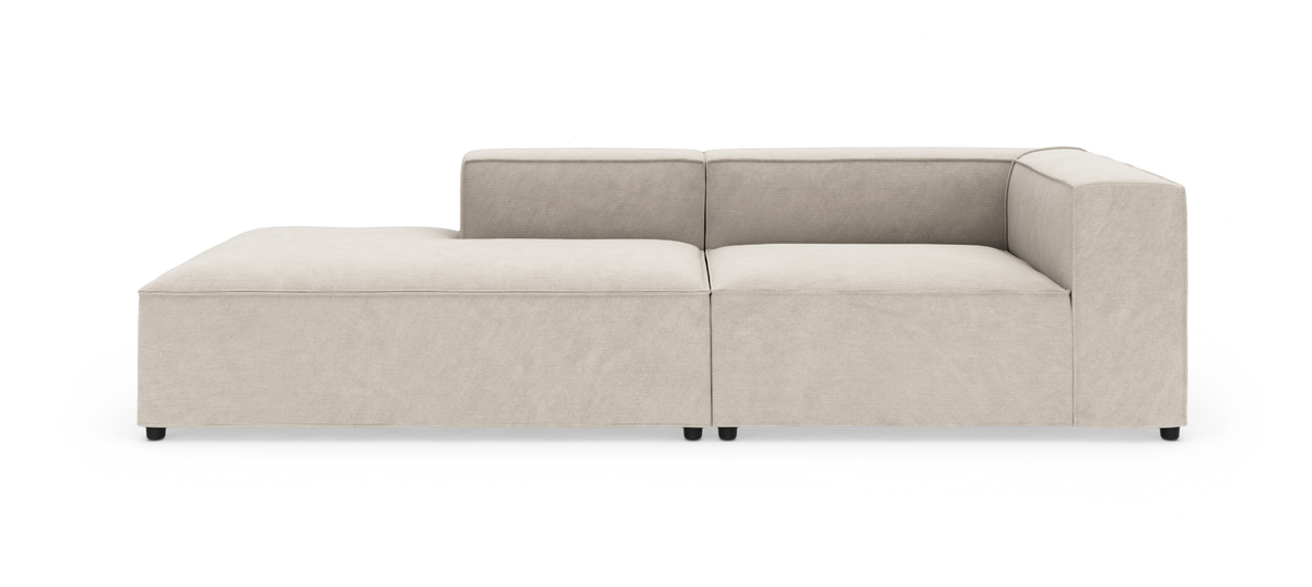 Modulsofa i beige stof med venstrevendt chaiselong og højre armlæn, frilagt frontvisning.