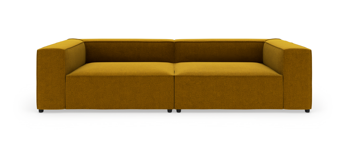 Modulsofa i sennepsgul stof med lige armlæn, frilagt på hvid baggrund.