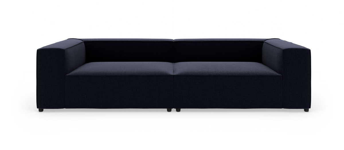 Mørkeblå moderne sofa med to siddepuder og kubeformede armlæn, frilagt på hvid baggrund.