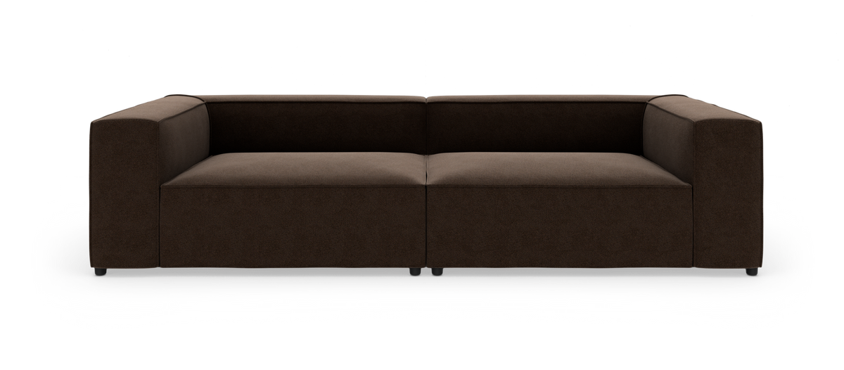 Brun, moderne 2‑personers modulsofa med brede armlæn, fotograferet forfra på hvid studiebaggrund.