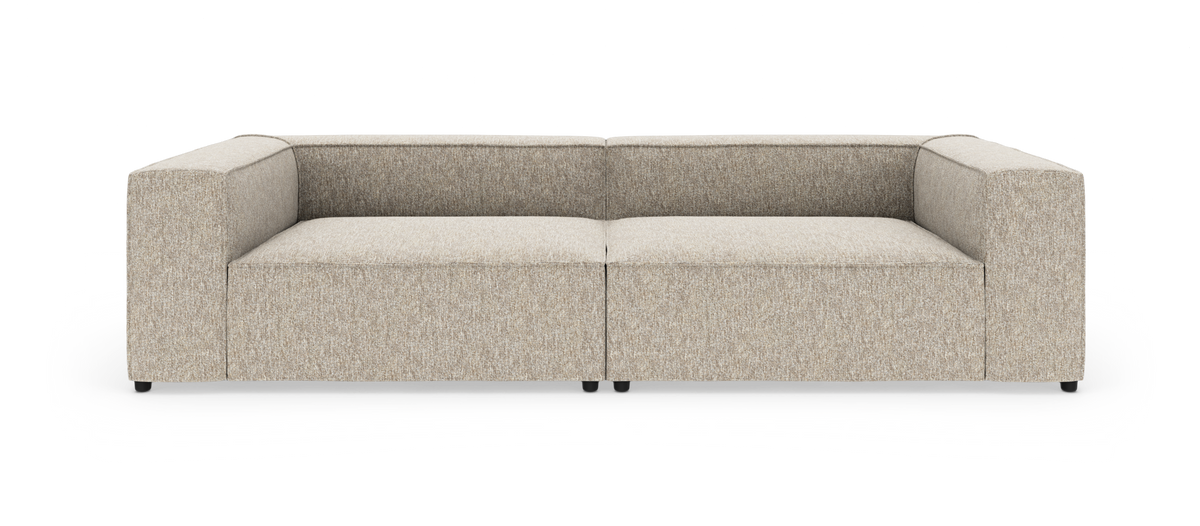 Beige 2-personers modulsofa med brede armlæn, set forfra på hvid baggrund.