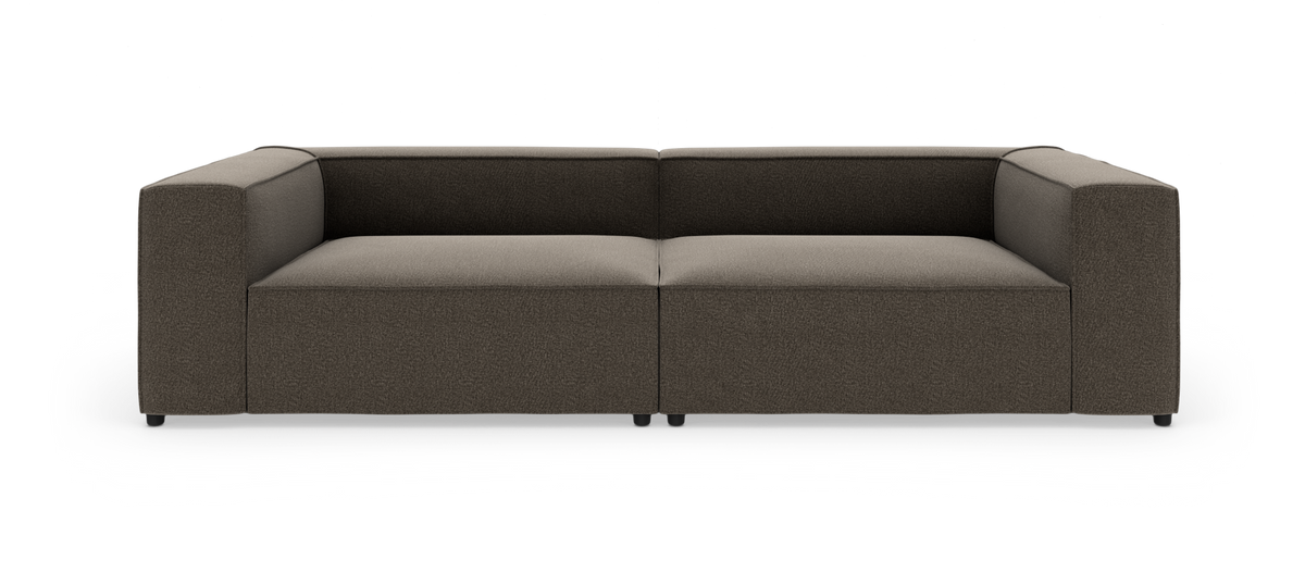 Moderne mørkebrun, modulær 2-personers sofa med brede kvadratiske armlæn, set direkte forfra mod hvid baggrund.