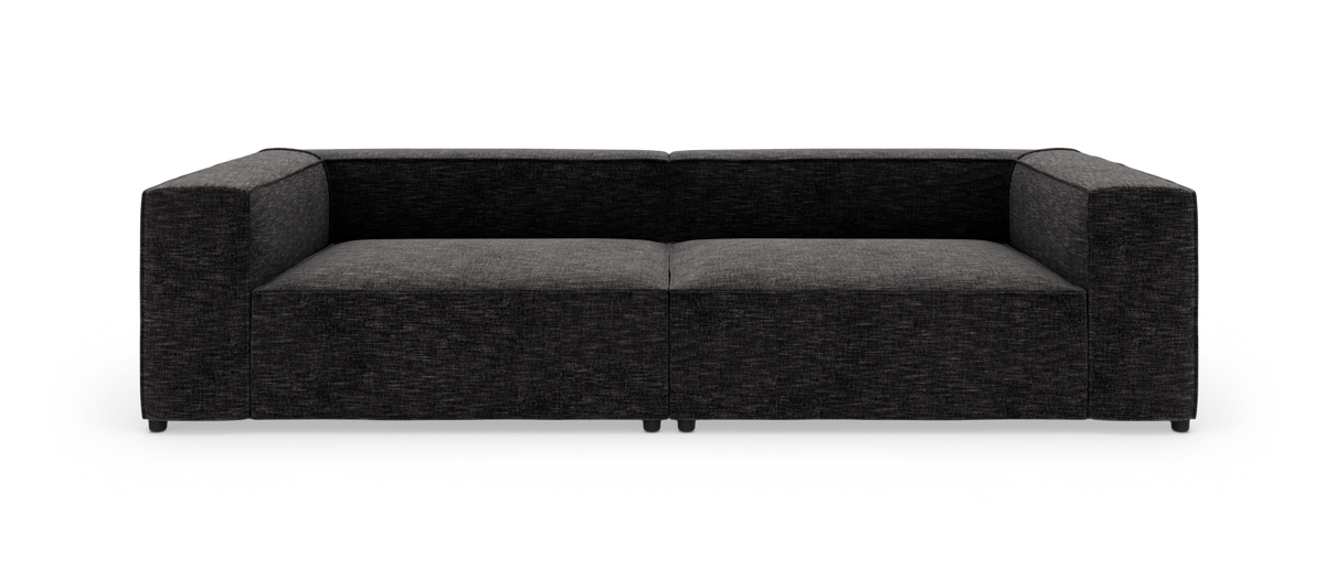 Mørkegrå, moderne 2-personers sofa med brede armlæn på hvid baggrund.