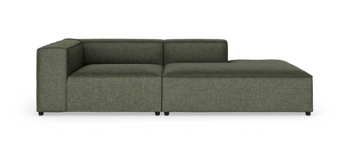 Grøn modulsofa med venstrehjørne og chaiselong til højre, set direkte forfra.