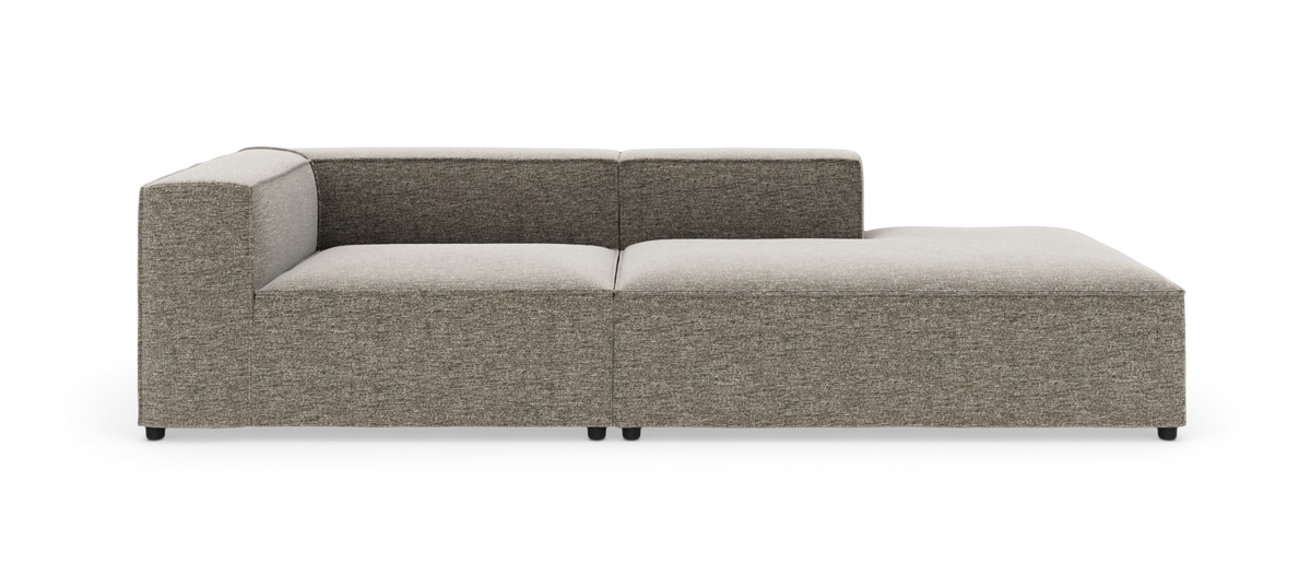 Modulsofa med chaiselong i gråmeleret stof, frilagt på hvid baggrund.