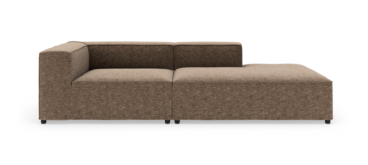 Modulsofa med venstre armlæn og chaiselong i beige/brun stof på hvid baggrund.