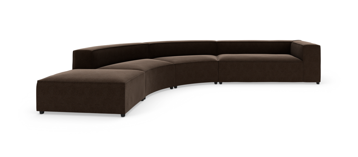 Brun, modulopbygget, buet stofsofa på hvid studiobaggrund.
