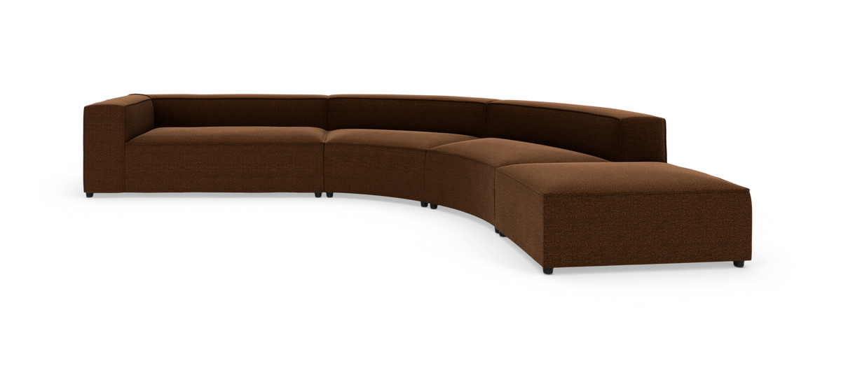 Modulopbygget, buet sofa i brunt stof på hvid baggrund.