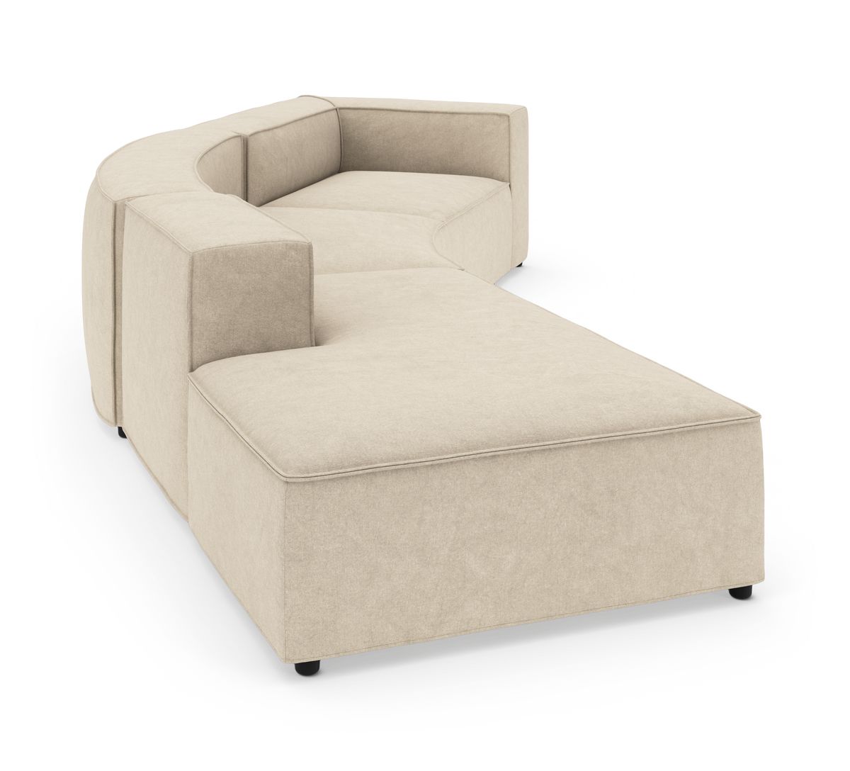 Beige, buet modulsofa med lav profil på hvid baggrund.