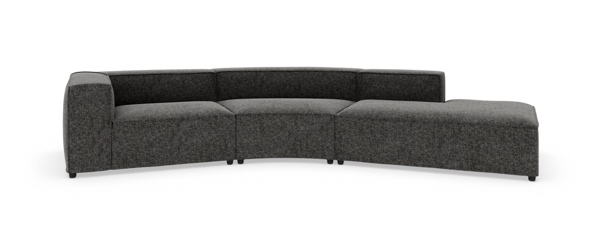Modulær mørkegrå, buet hjørnesofa med chaiselong på højre side i stof, fritstående på hvid baggrund.