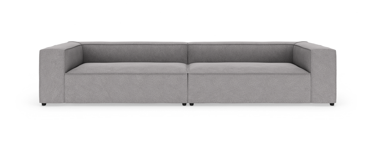Lysgrå modulsofa med lige armlæn og dybe sæder, set forfra på hvid baggrund.