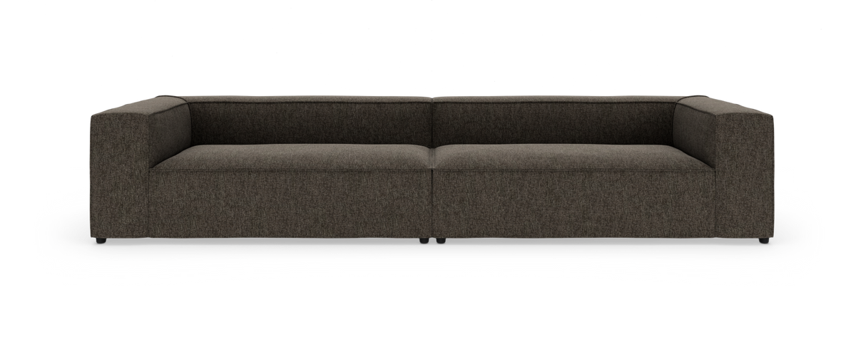 Mørkegrå, lav moderne modulsofa med brede armlæn i frontvisning mod hvid baggrund.