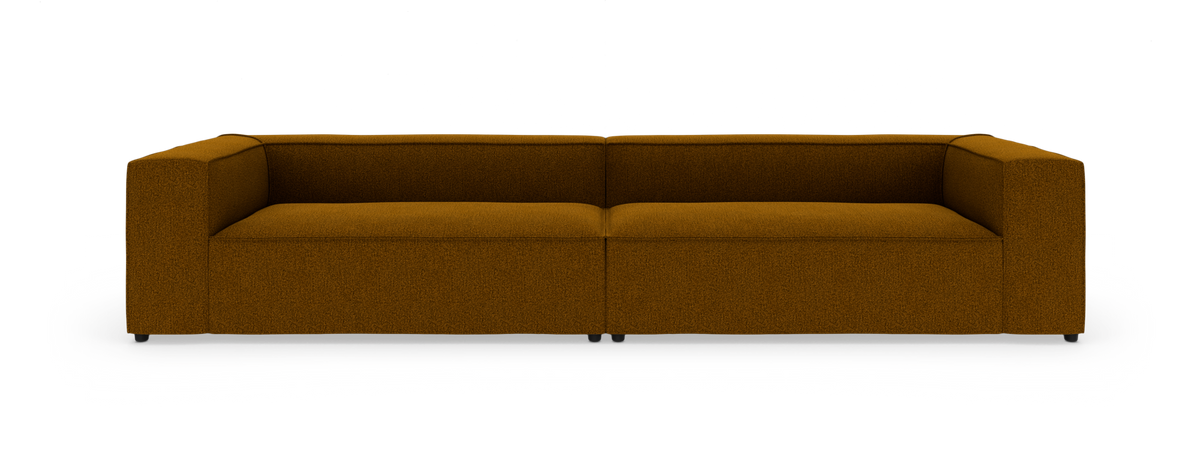 Brun modulsofa med lave armlæn, frontvisning på hvid studiobaggrund.