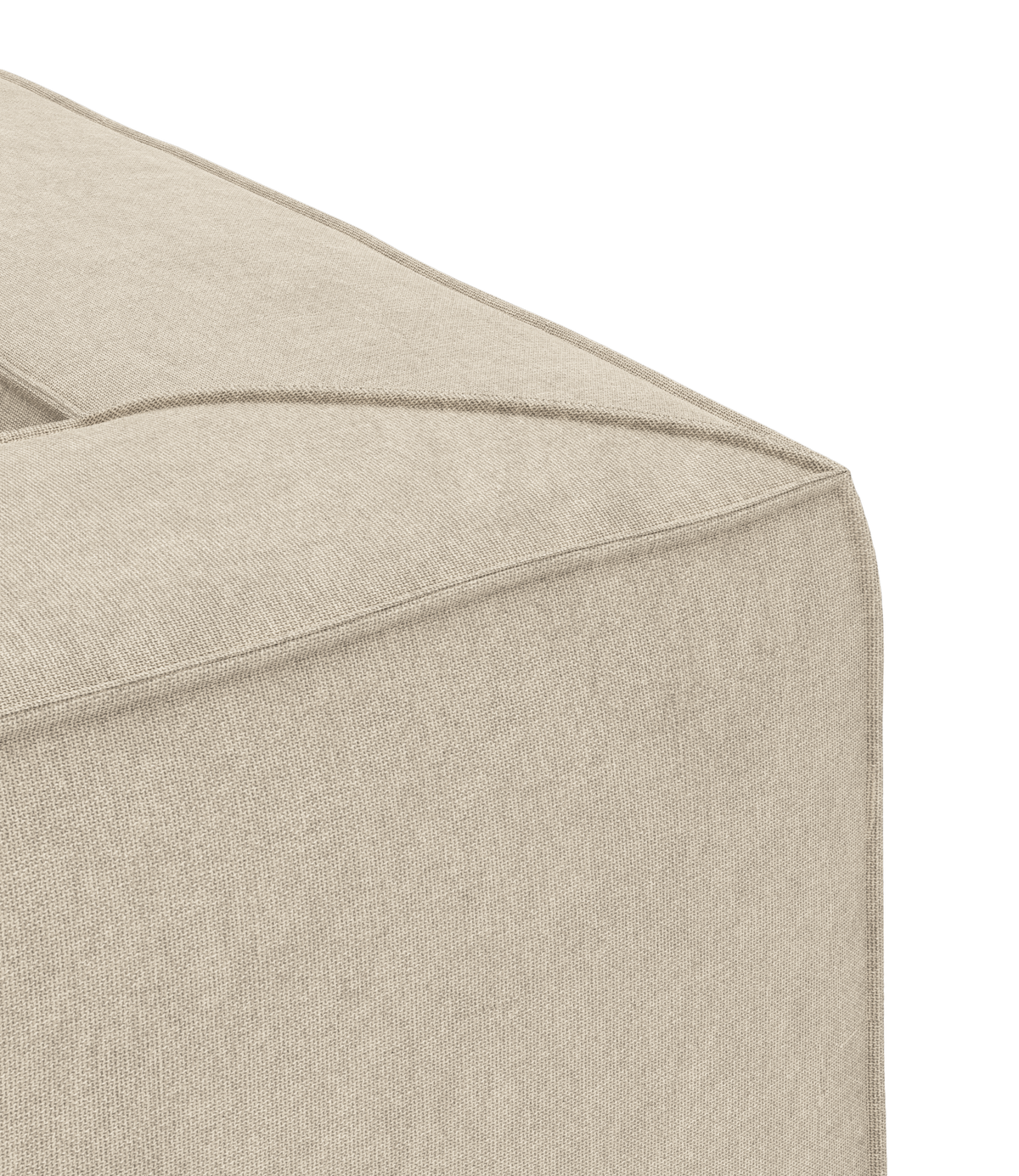 Nærbillede af et beige sofa-hjørne i tekstil med markerede syninger.