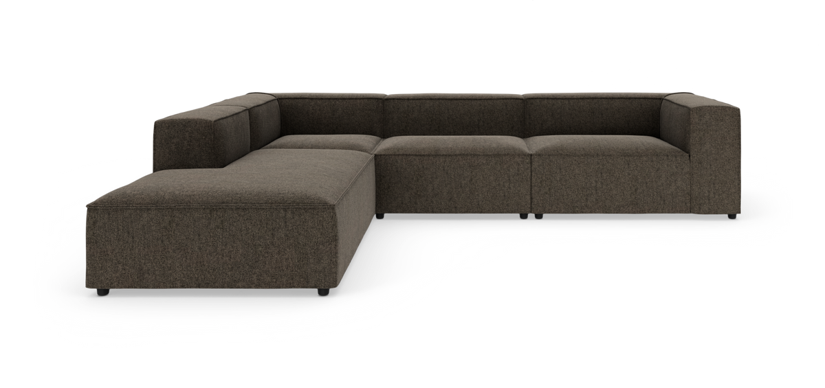 Modulær L-formet hjørnesofa i mørkebrun tekstil, lav og bokset design.
