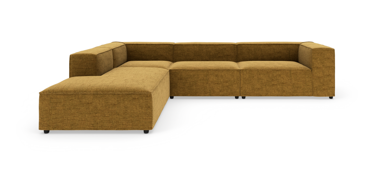 Modulær L-formet sofa i sennepsgul tekstil, fritlagt på hvid baggrund.