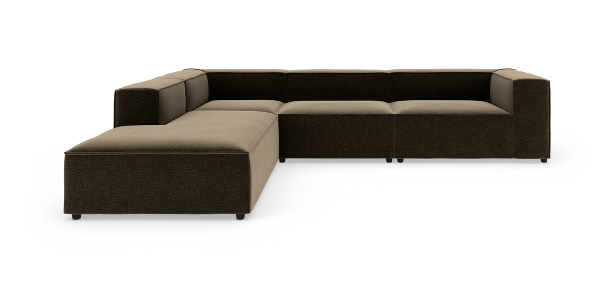 L‑formet modulsofa i mørk brun tekstil med beige sædehynder på hvid baggrund.