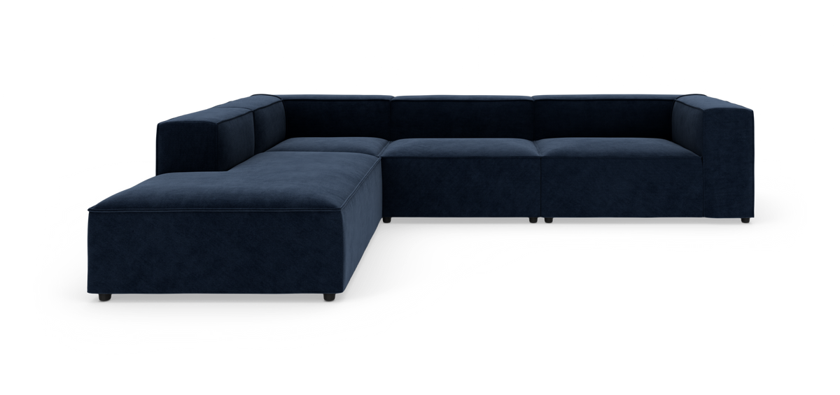 Mørkeblå modulsofa i L‑form på hvid studiobaggrund.