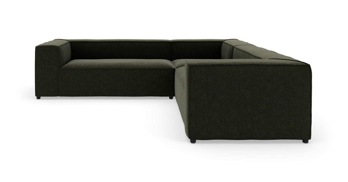 Mørkegrøn modulsofa i L‑form med brede armlæn, fritstående på hvid baggrund.