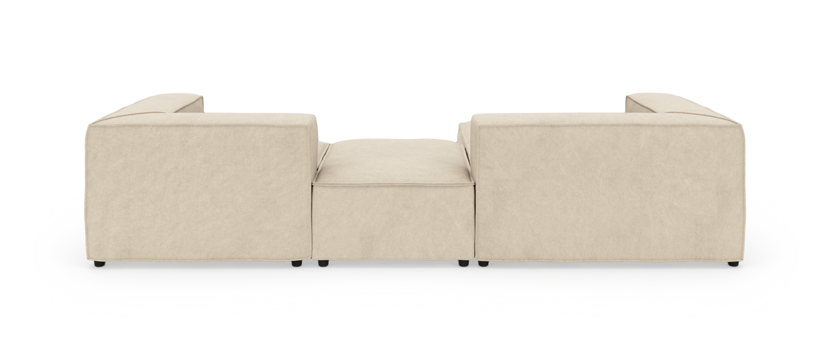 Beige modulsofa set forfra på hvid baggrund, tre sektioner med lav profil og brede armlæn.