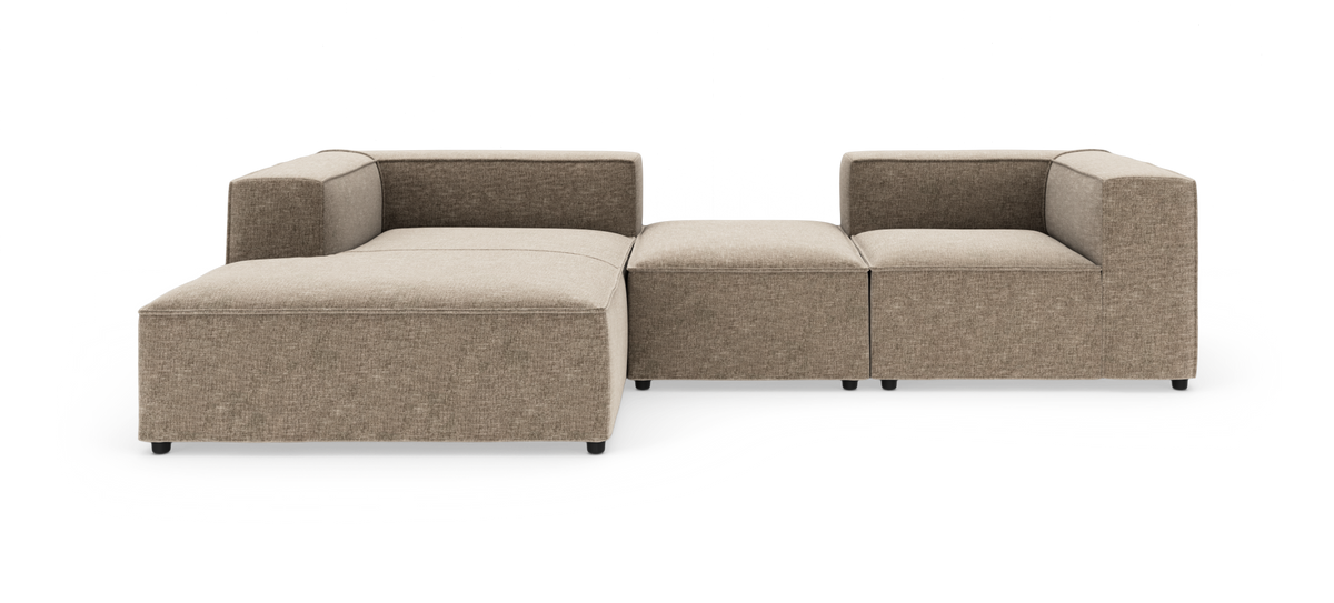 Modulsofa i beige stof med lave sorte ben, fotograferet lige forfra på hvid baggrund.