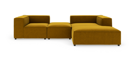 Modulsofa i sennepsgul stof i L‑form på hvid baggrund
